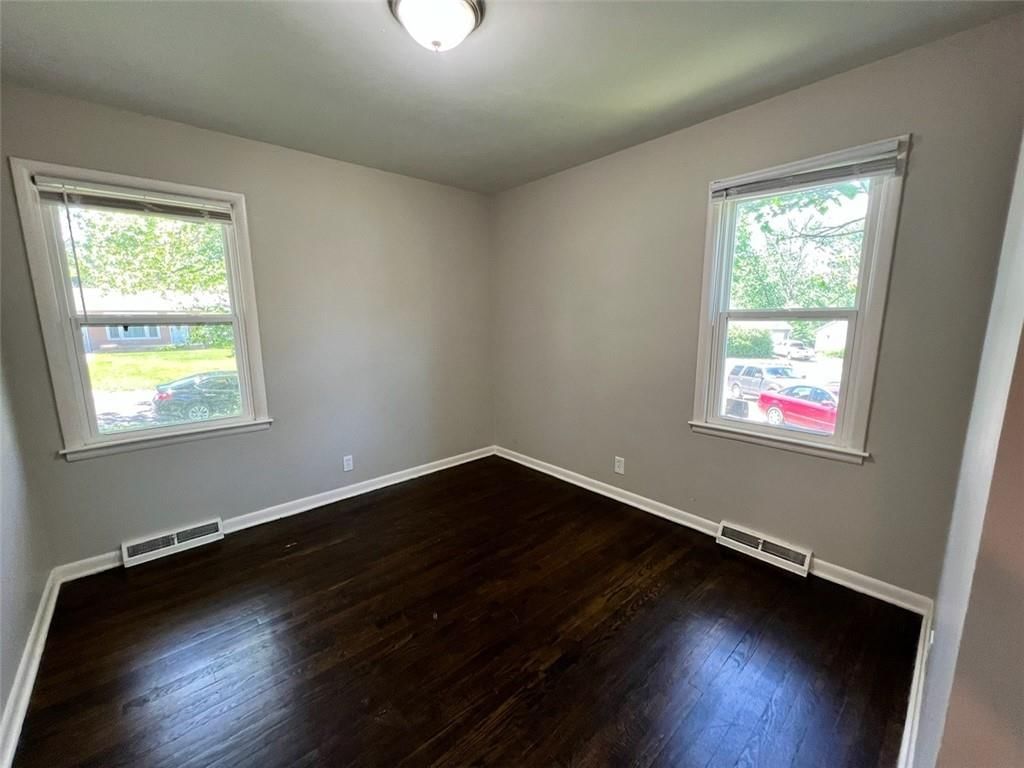 Photo 16 of 21 - 3407 S Claremont Avenue