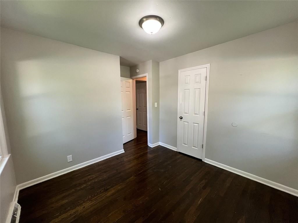 Photo 17 of 21 - 3407 S Claremont Avenue