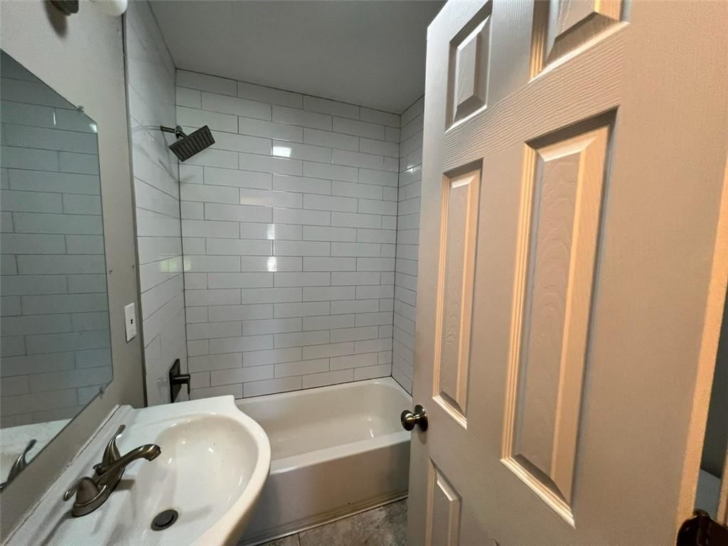Photo 18 of 21 - 3407 S Claremont Avenue
