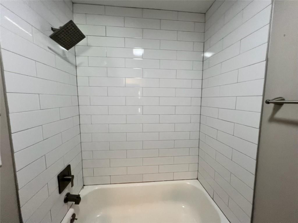 Photo 19 of 21 - 3407 S Claremont Avenue