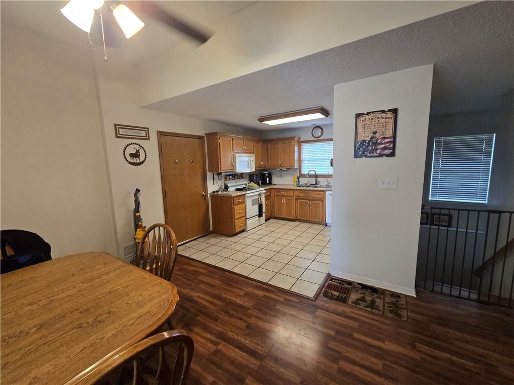 Photo 5 of 25 - 1815 holt Court