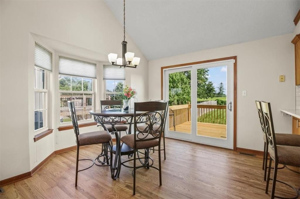 Photo 12 of 31 - 321 NE Woodbury Drive