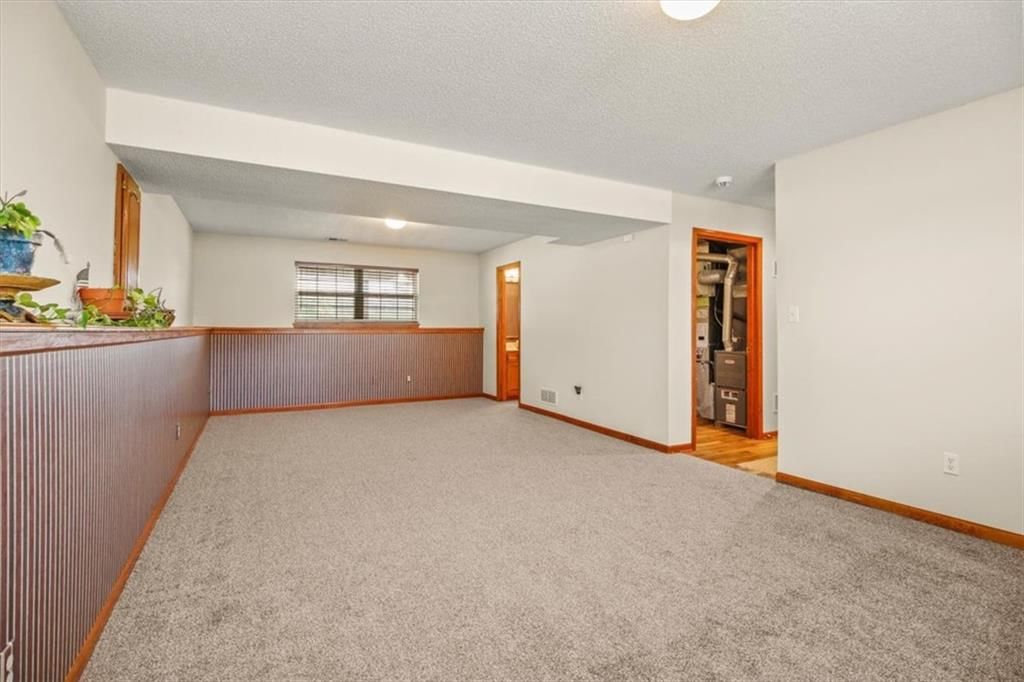 Photo 22 of 31 - 321 NE Woodbury Drive