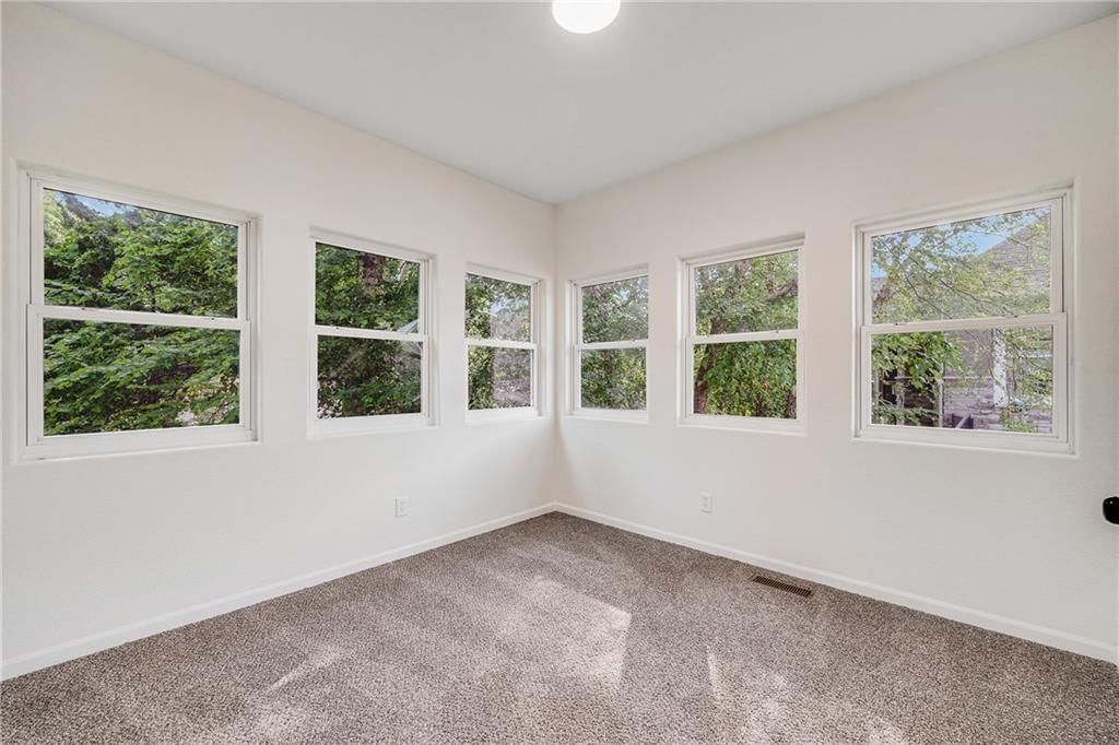 Photo 12 of 40 - 812 E 110th Terrace