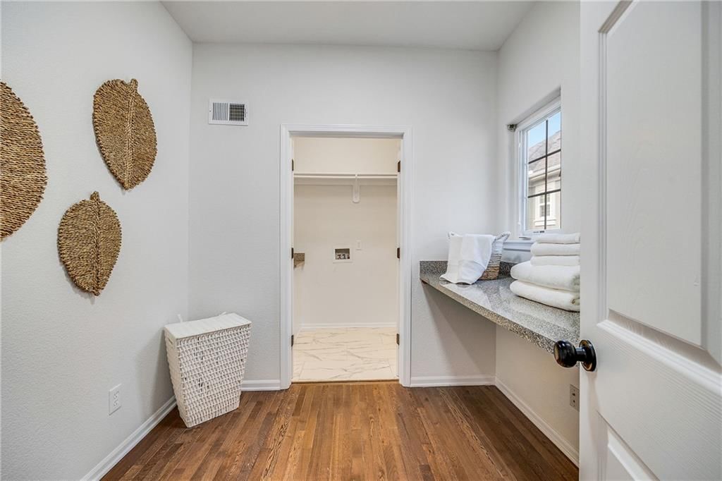 Photo 22 of 40 - 812 E 110th Terrace
