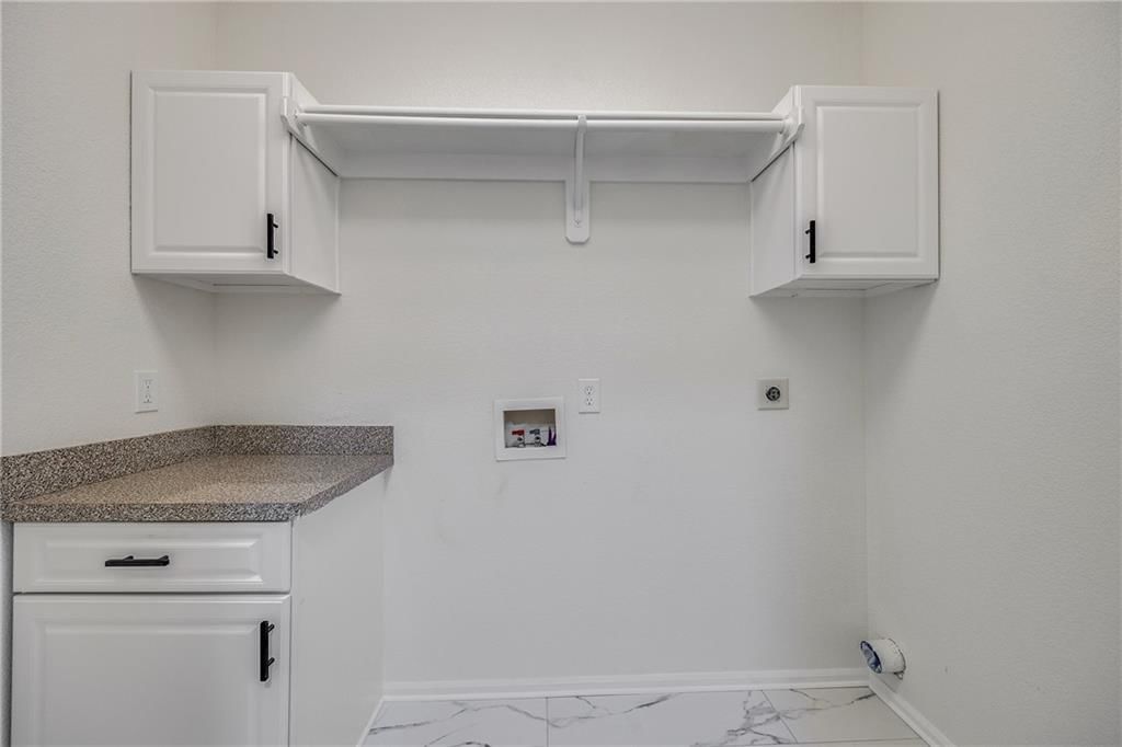 Photo 23 of 40 - 812 E 110th Terrace