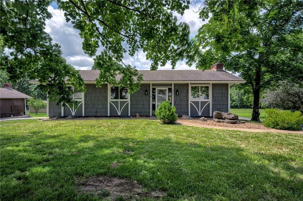 211 E Blue Ridge Boulevard — photo 2
