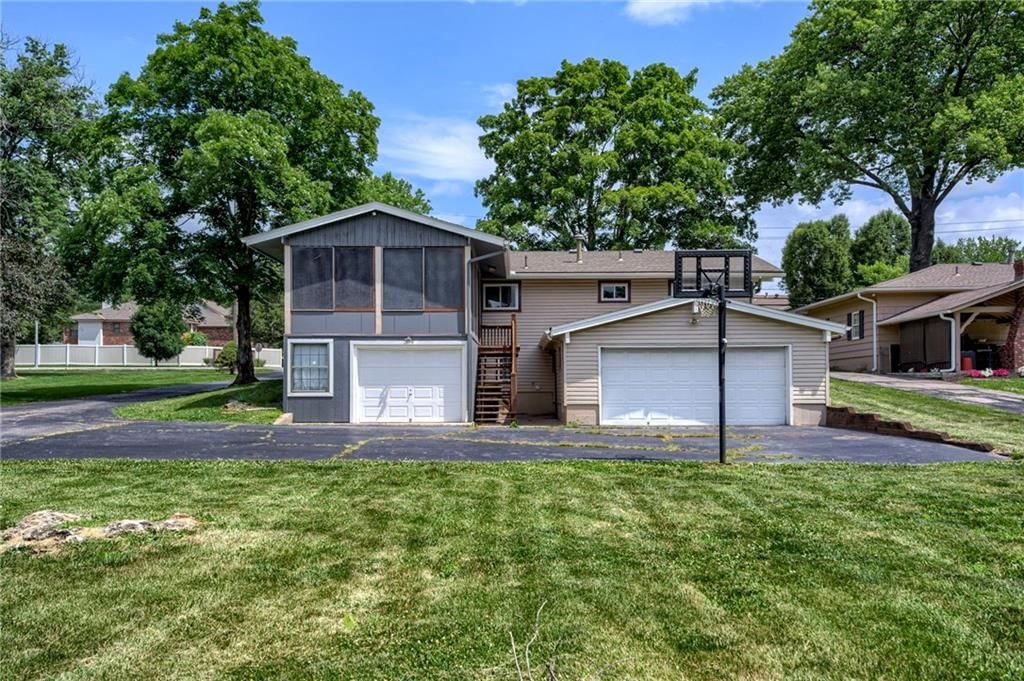 211 E Blue Ridge Boulevard — photo 36