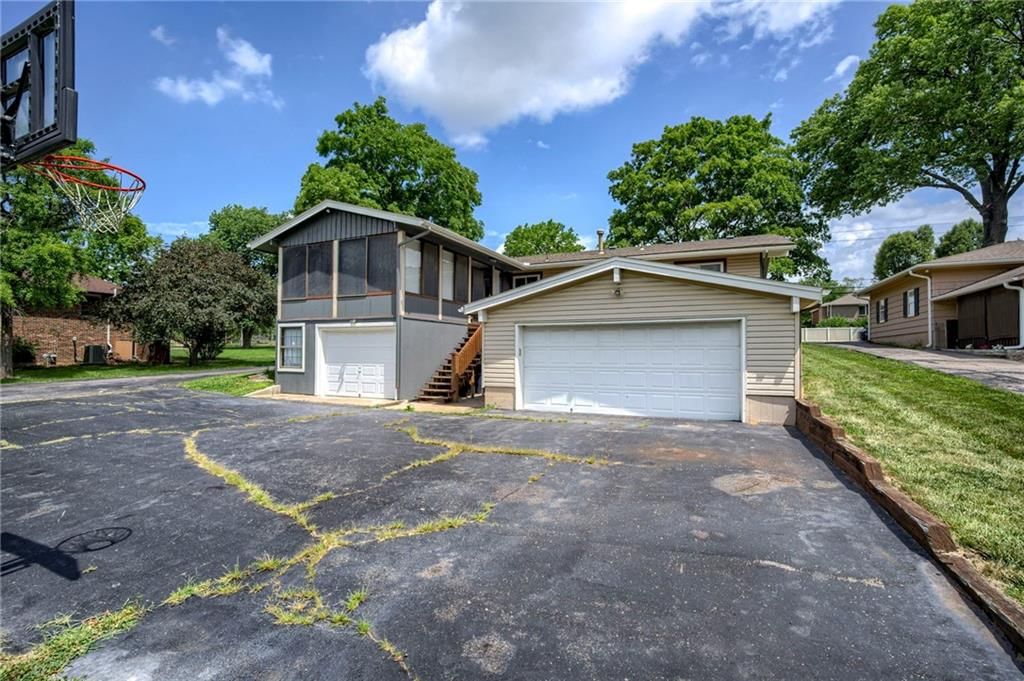 211 E Blue Ridge Boulevard — photo 37