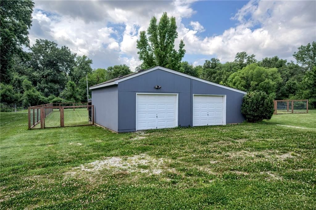 211 E Blue Ridge Boulevard — photo 38