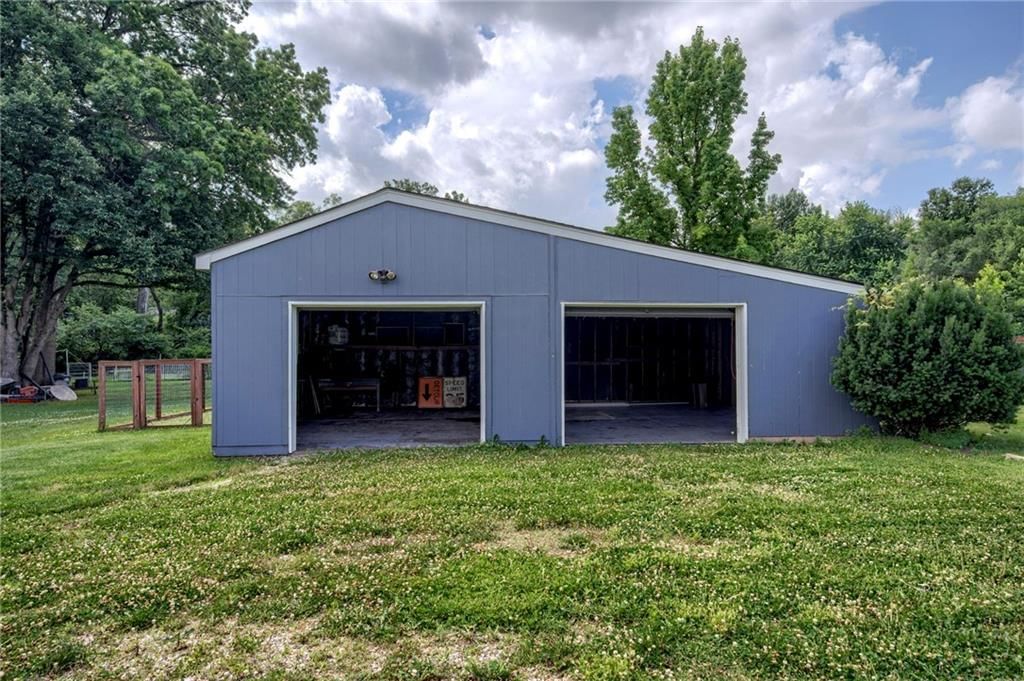 211 E Blue Ridge Boulevard — photo 39