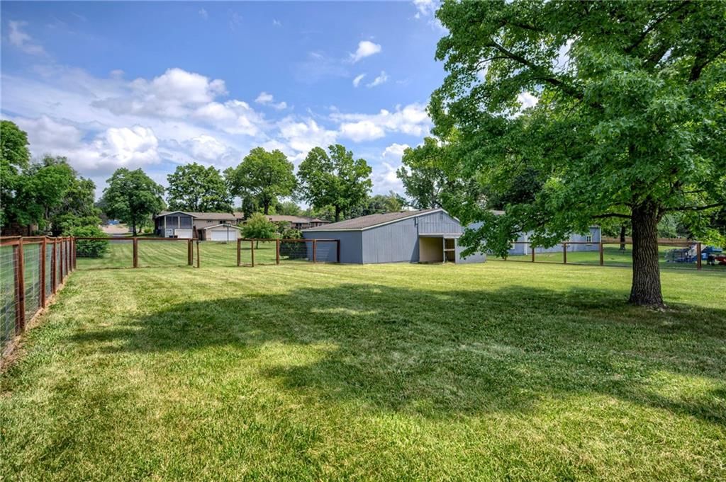 211 E Blue Ridge Boulevard — photo 46