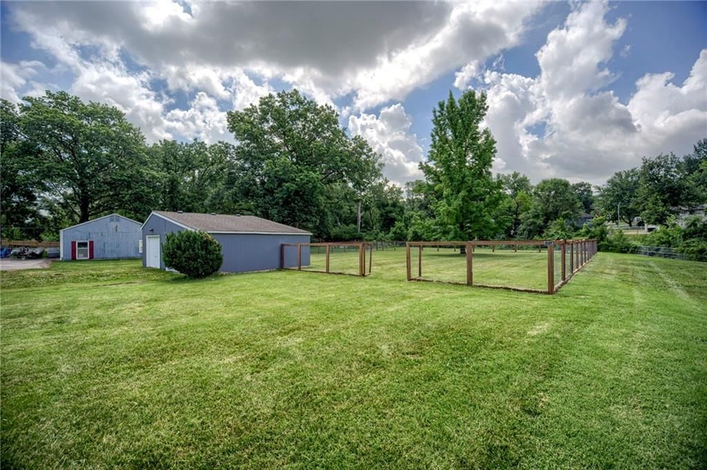 211 E Blue Ridge Boulevard — photo 47