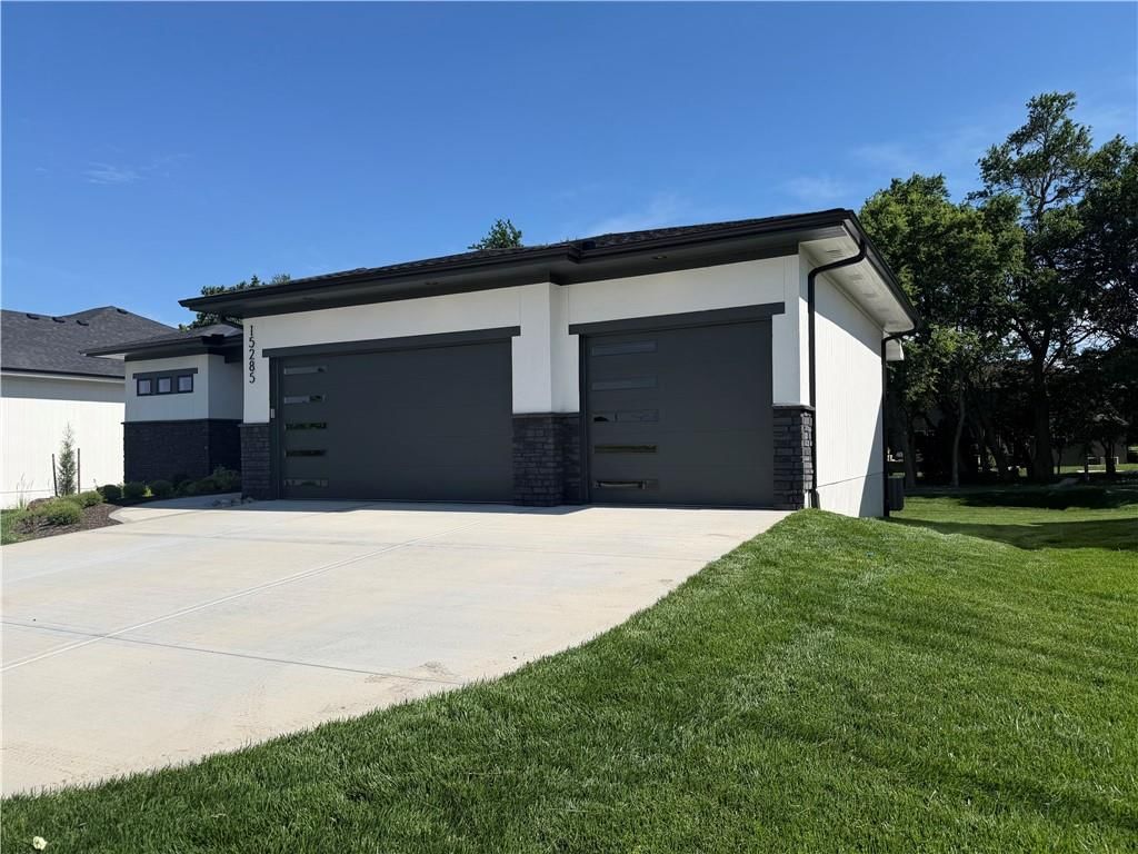 15285 W 162nd Street — photo 3
