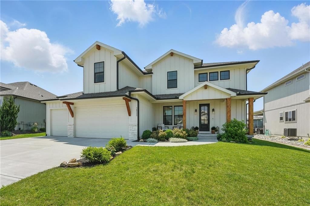 Photo 2 of 47 - 16555 S Lichtenauer Drive