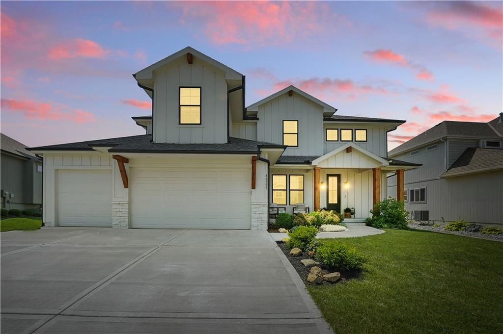 Photo 3 of 47 - 16555 S Lichtenauer Drive