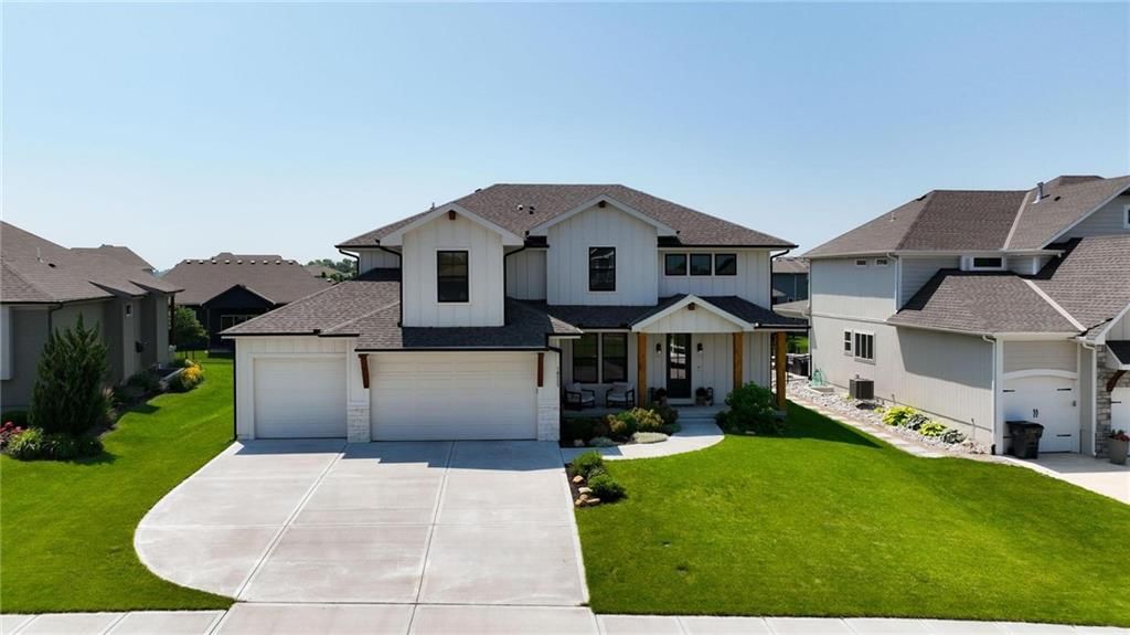 Photo 4 of 47 - 16555 S Lichtenauer Drive
