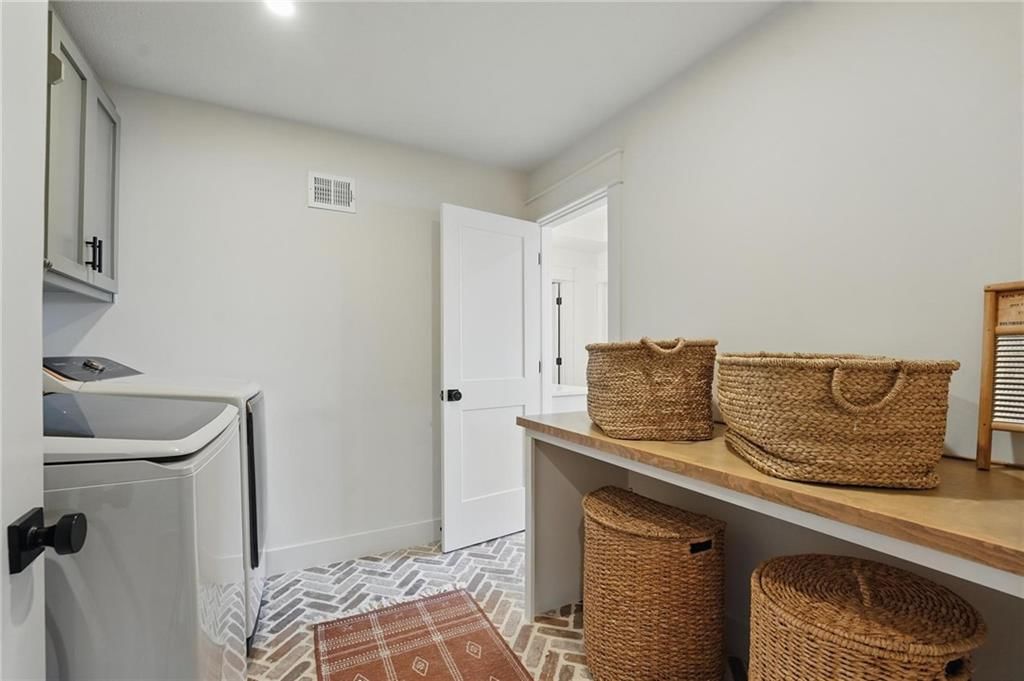 Photo 31 of 47 - 16555 S Lichtenauer Drive