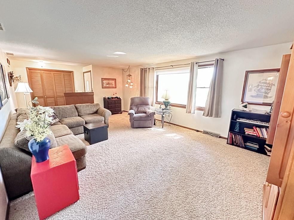 Photo 6 of 28 - 1704 Witt Drive