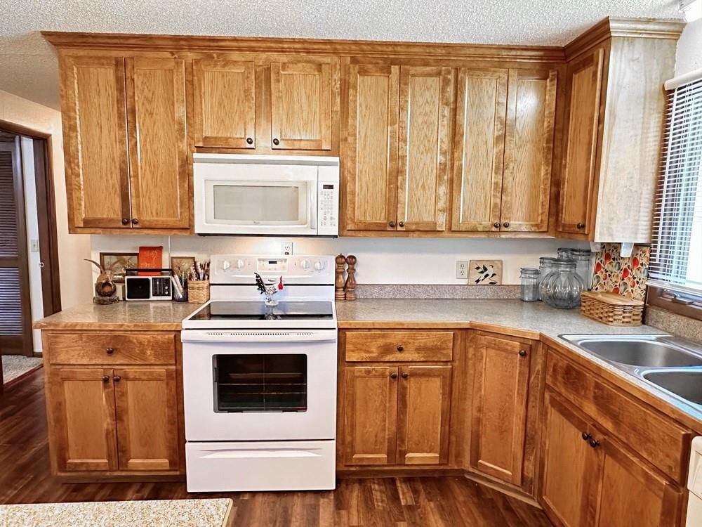 Photo 9 of 28 - 1704 Witt Drive