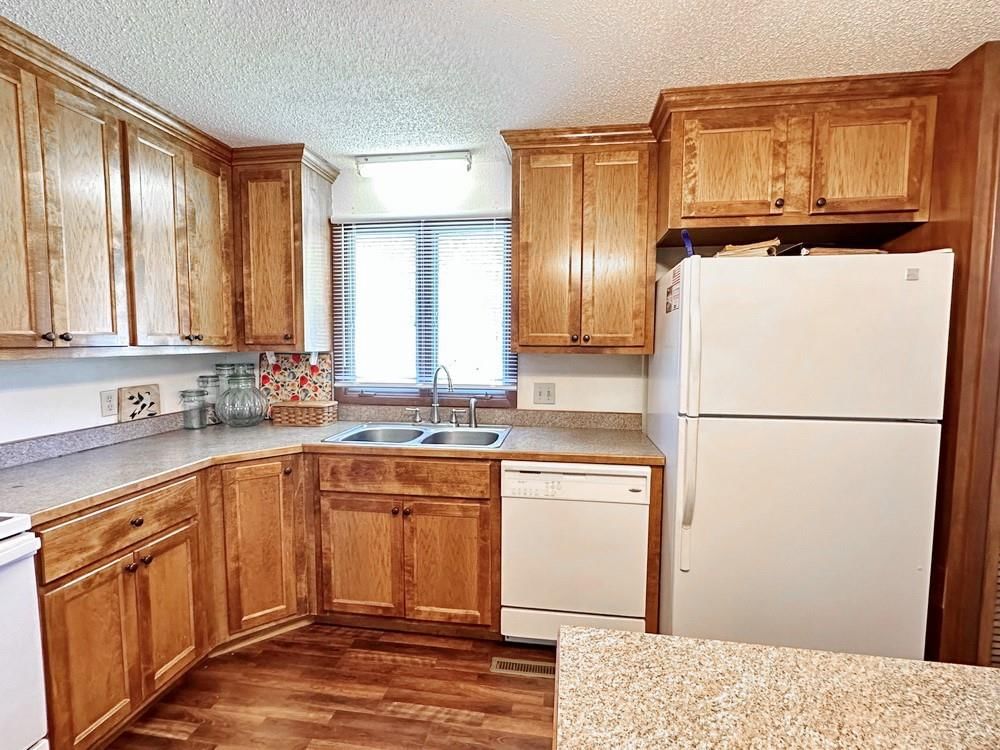 Photo 10 of 28 - 1704 Witt Drive