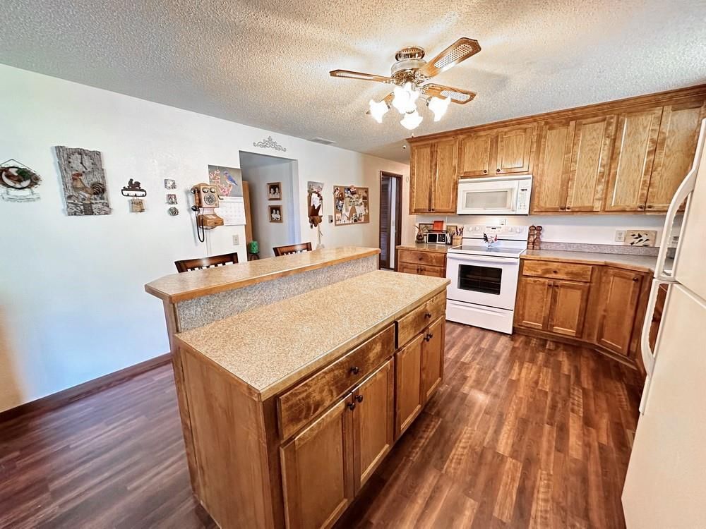 Photo 11 of 28 - 1704 Witt Drive