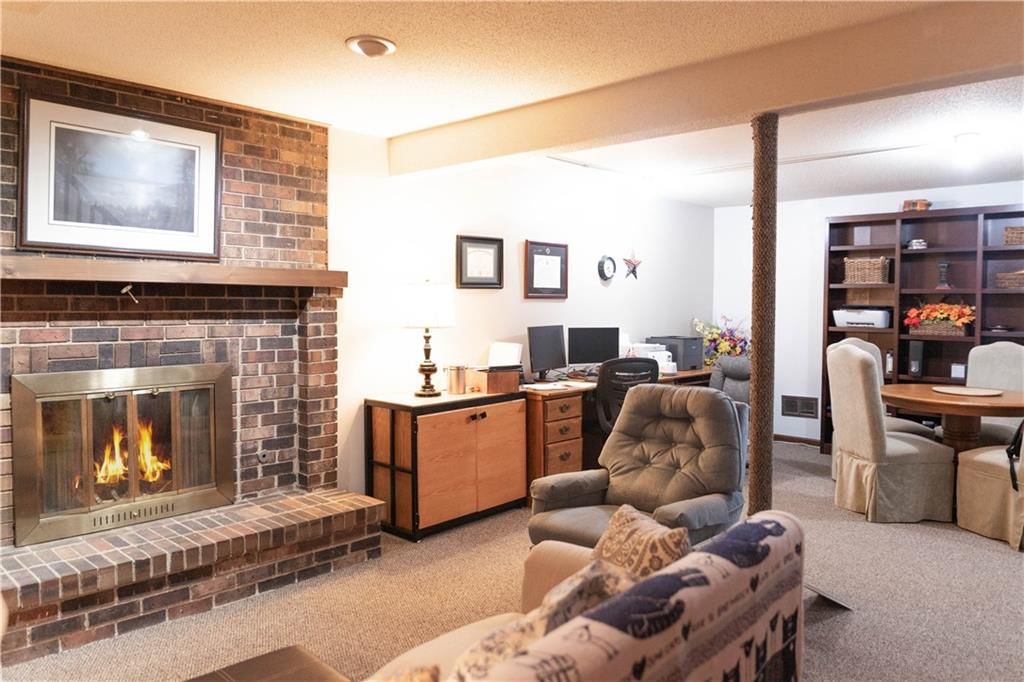 Photo 16 of 31 - 1513 W Broadmoor Lane