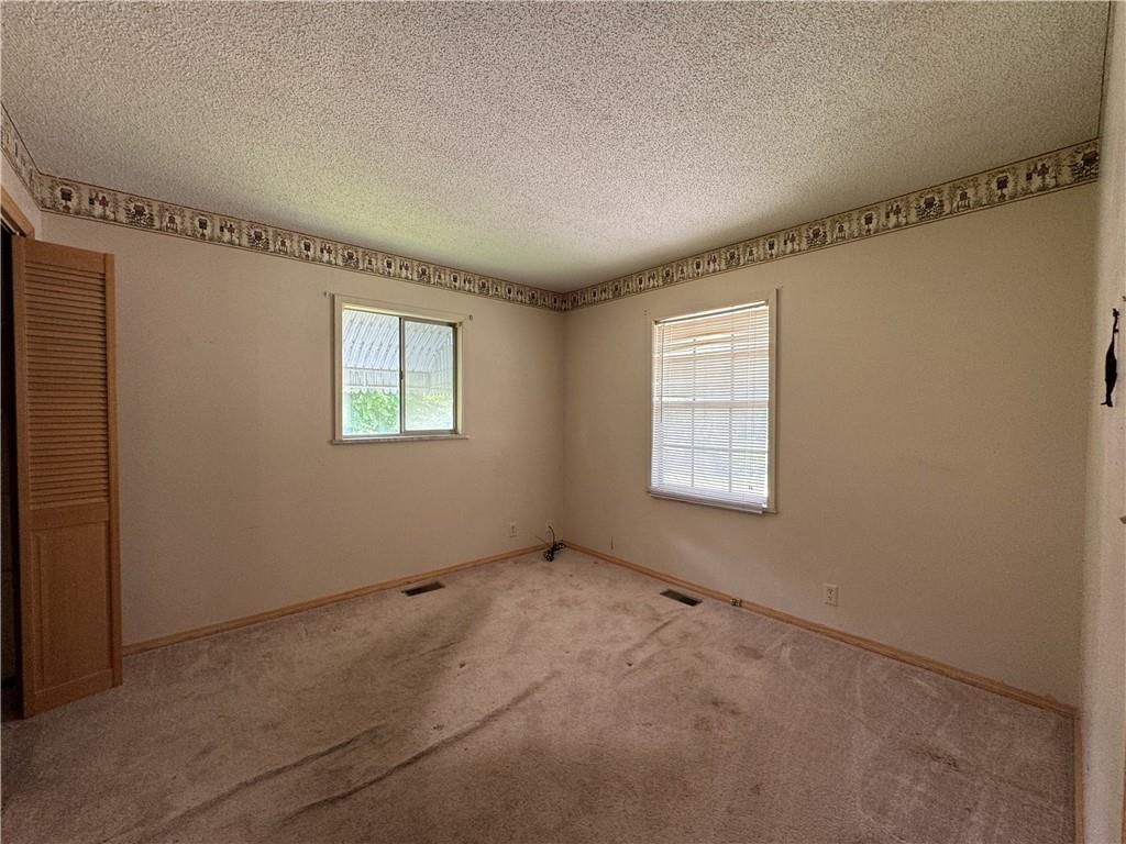 Photo 10 of 16 - 18411 E Lexington Road