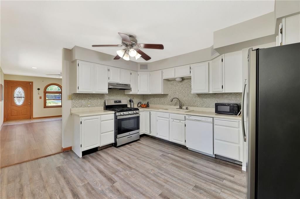 141 N Tracy Street — photo 8