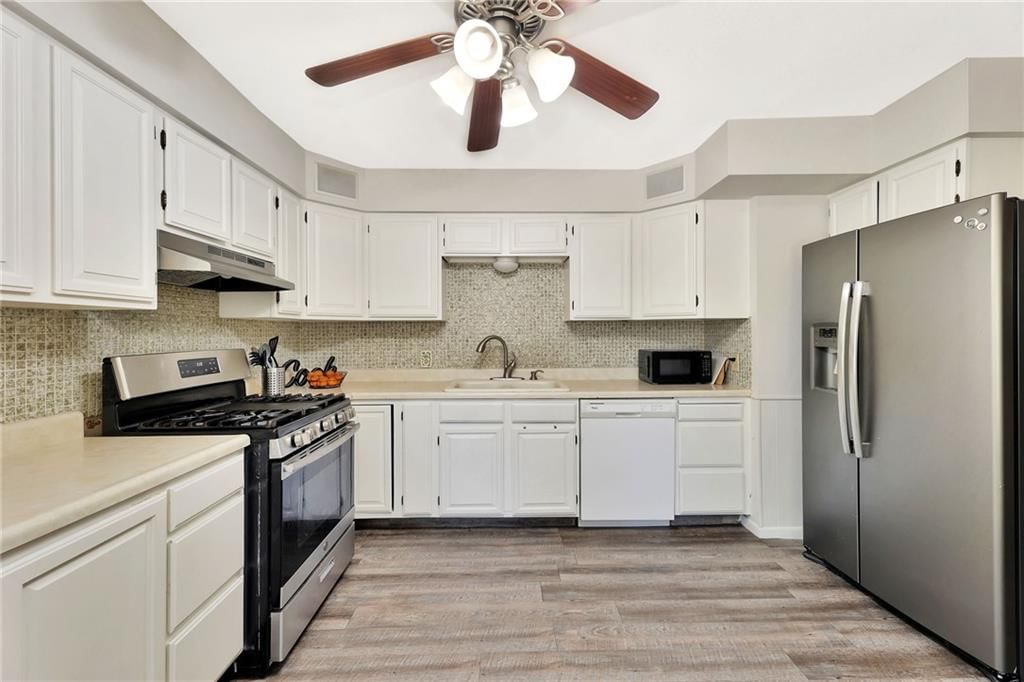 141 N Tracy Street — photo 10