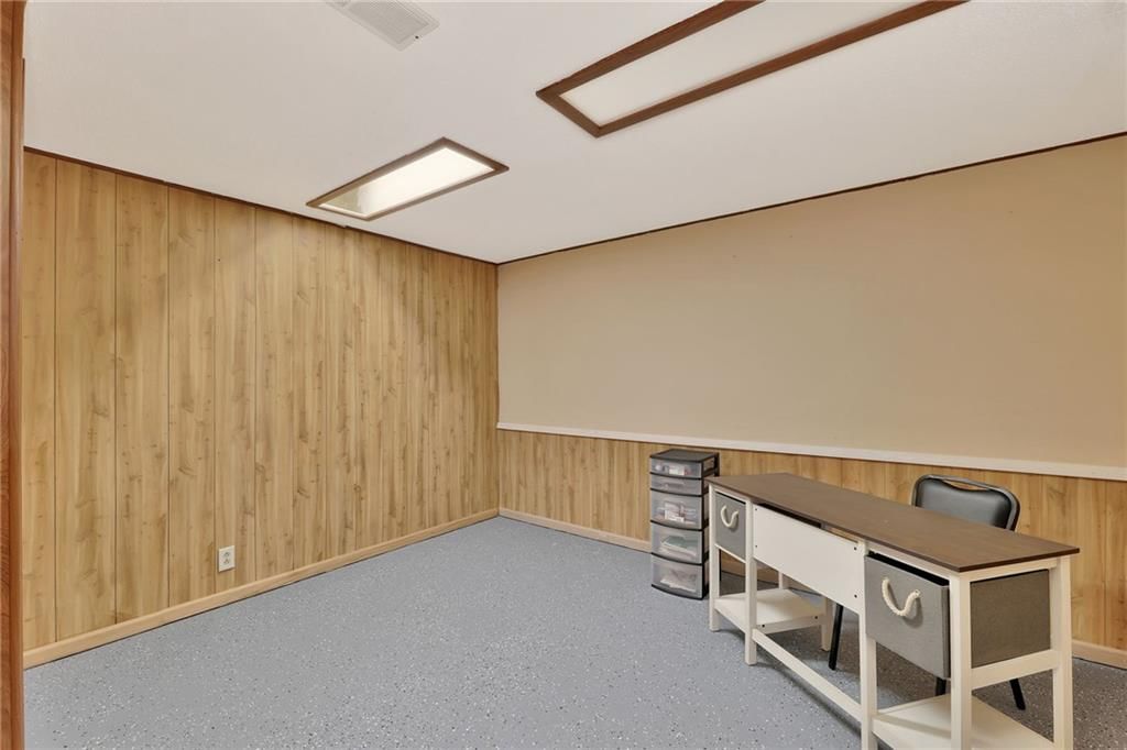 141 N Tracy Street — photo 26