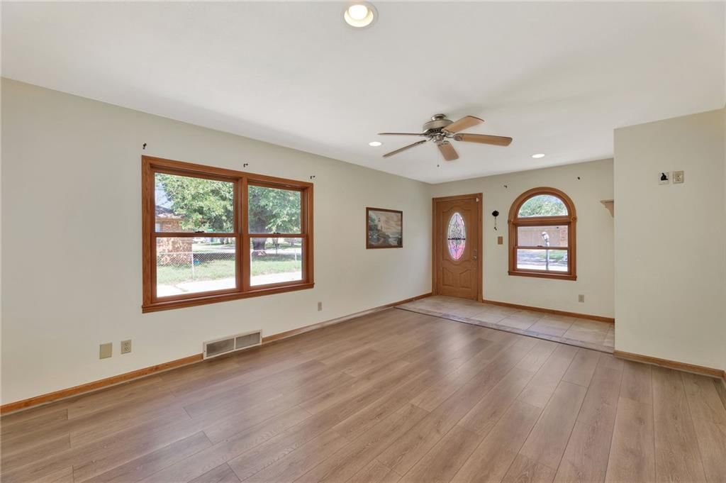 141 N Tracy Street — photo 38