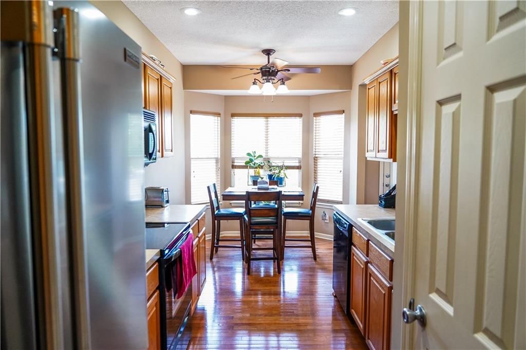 Photo 11 of 35 - 909 W 8th Avenue