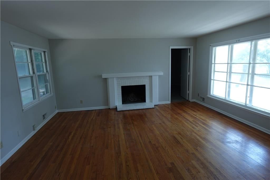 Photo 5 of 23 - 8251 N Broadway Street