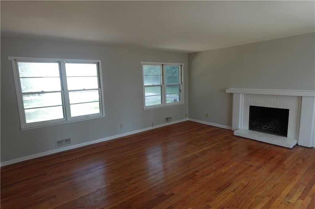 Photo 6 of 23 - 8251 N Broadway Street