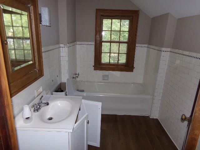 105 E Clinton Street — photo 38