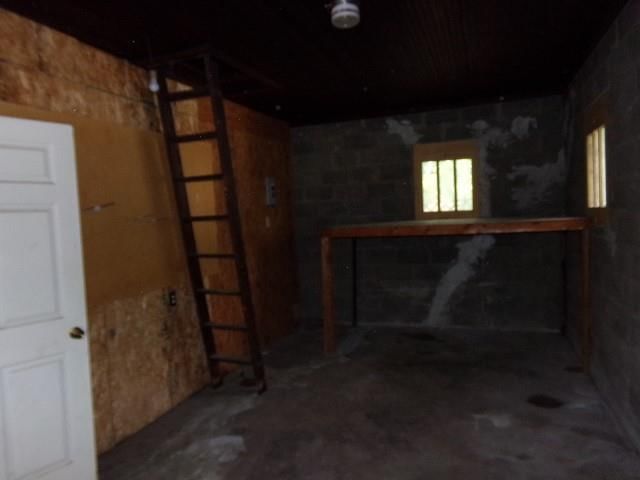 105 E Clinton Street — photo 46