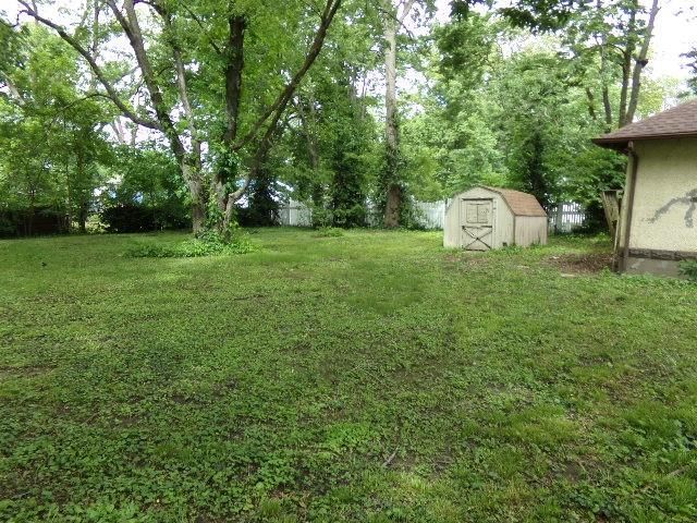 105 E Clinton Street — photo 47