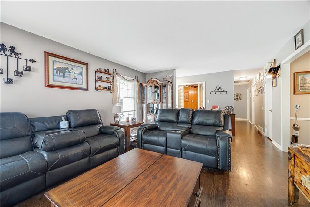 Photo 5 of 29 - 6212 E 109th Terrace
