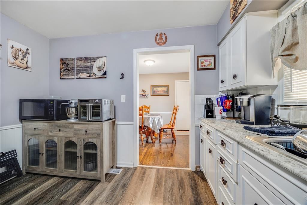 Photo 10 of 29 - 6212 E 109th Terrace