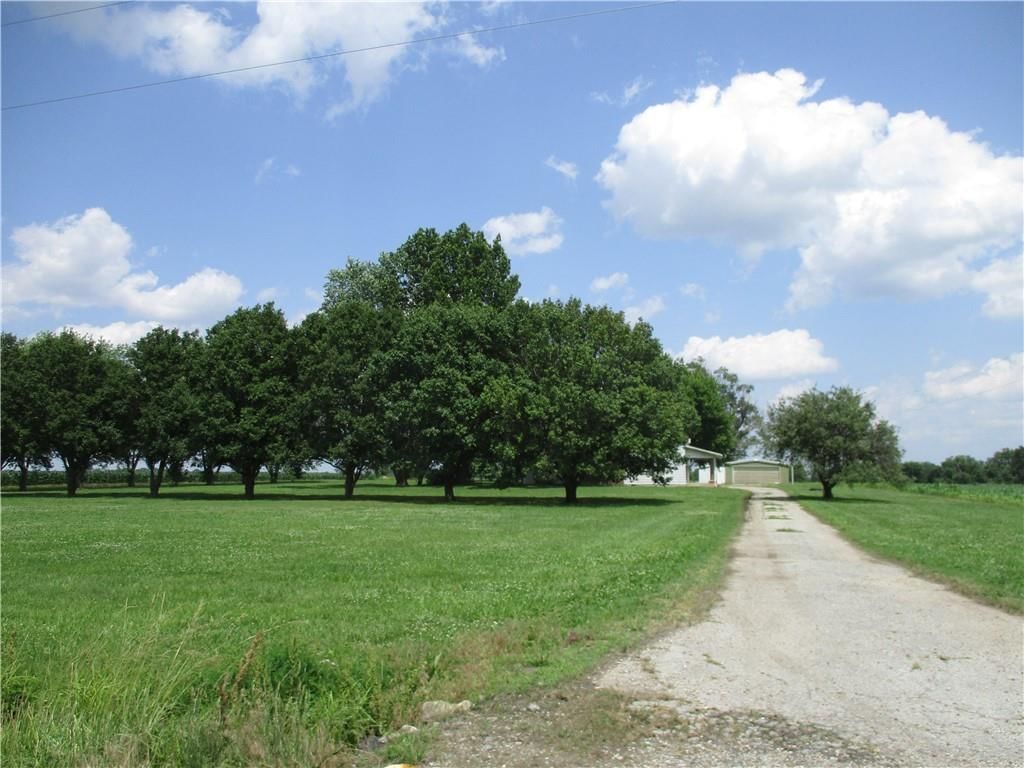 1834 N High School Avenue — photo 2