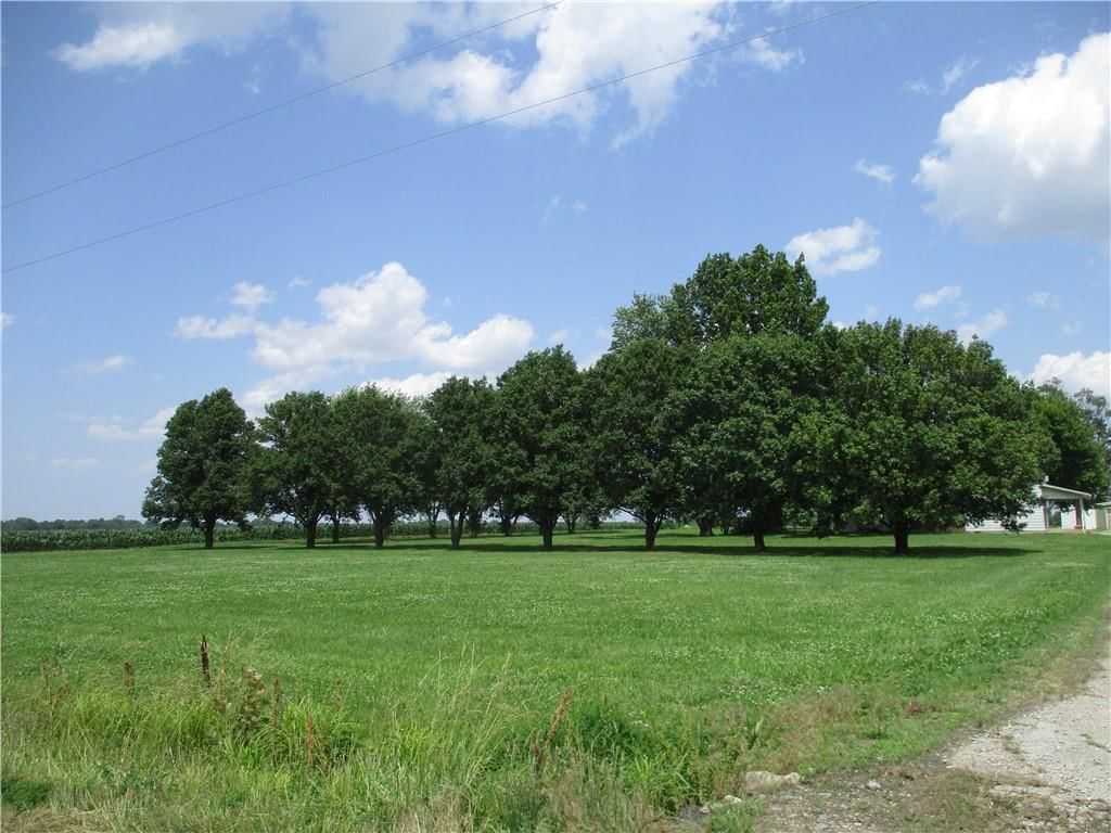 1834 N High School Avenue — photo 3