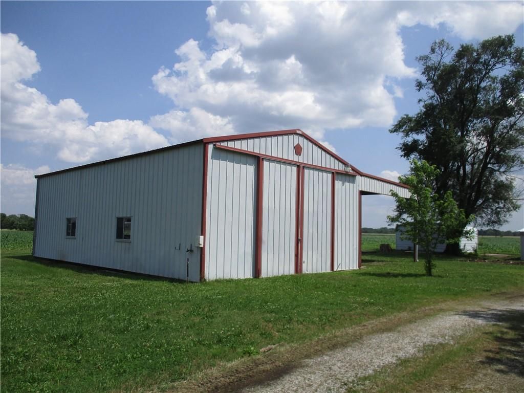 1834 N High School Avenue — photo 10