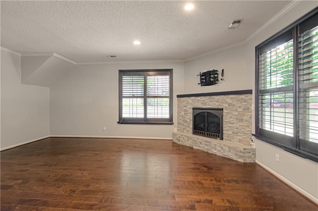 913 W 41st Place — photo 7