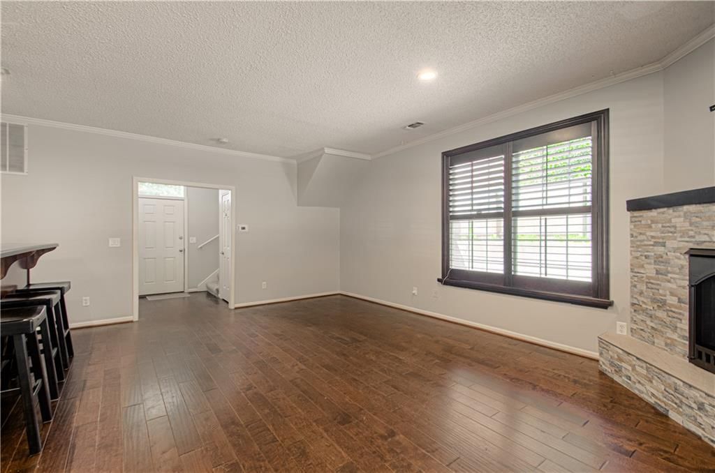 913 W 41st Place — photo 8