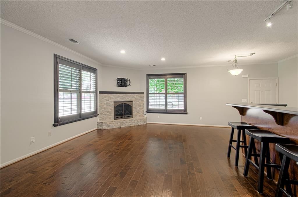 913 W 41st Place — photo 9