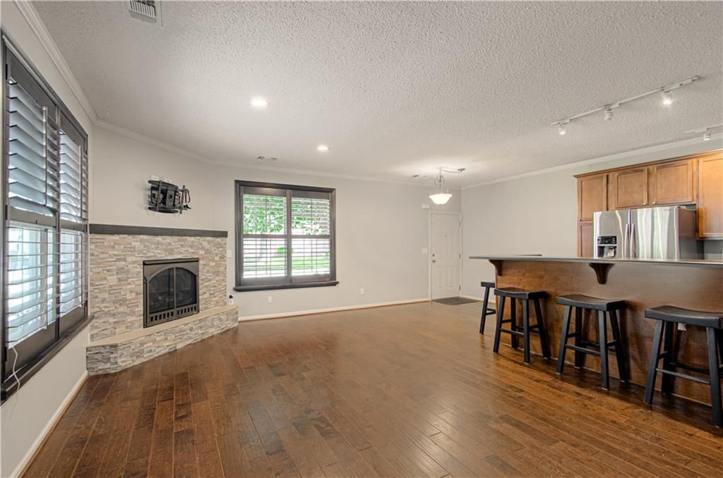 913 W 41st Place — photo 10