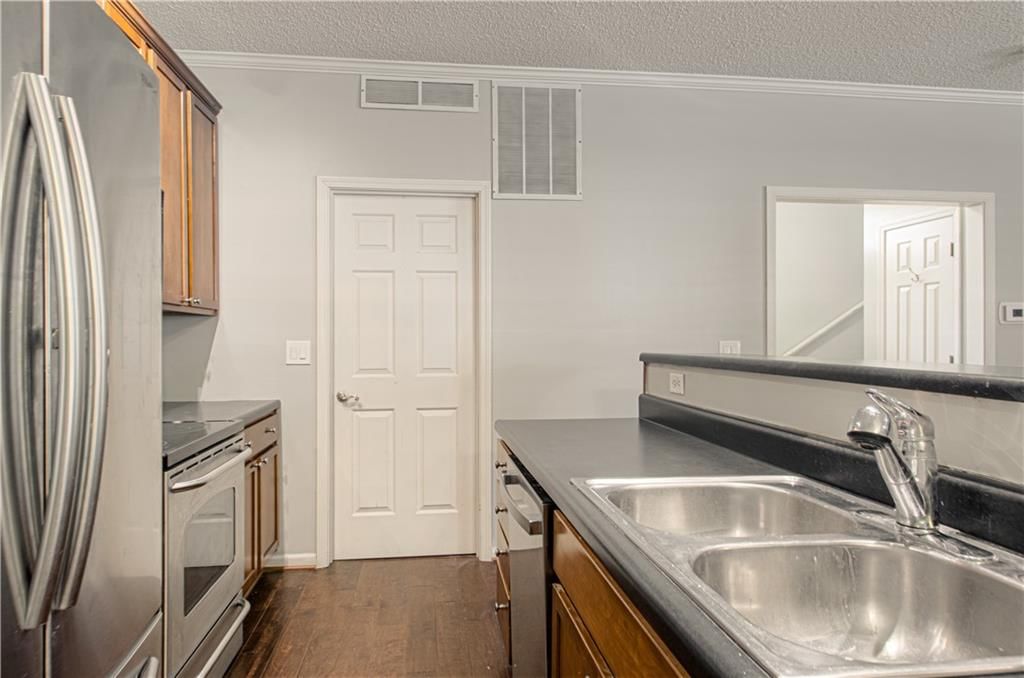 913 W 41st Place — photo 12