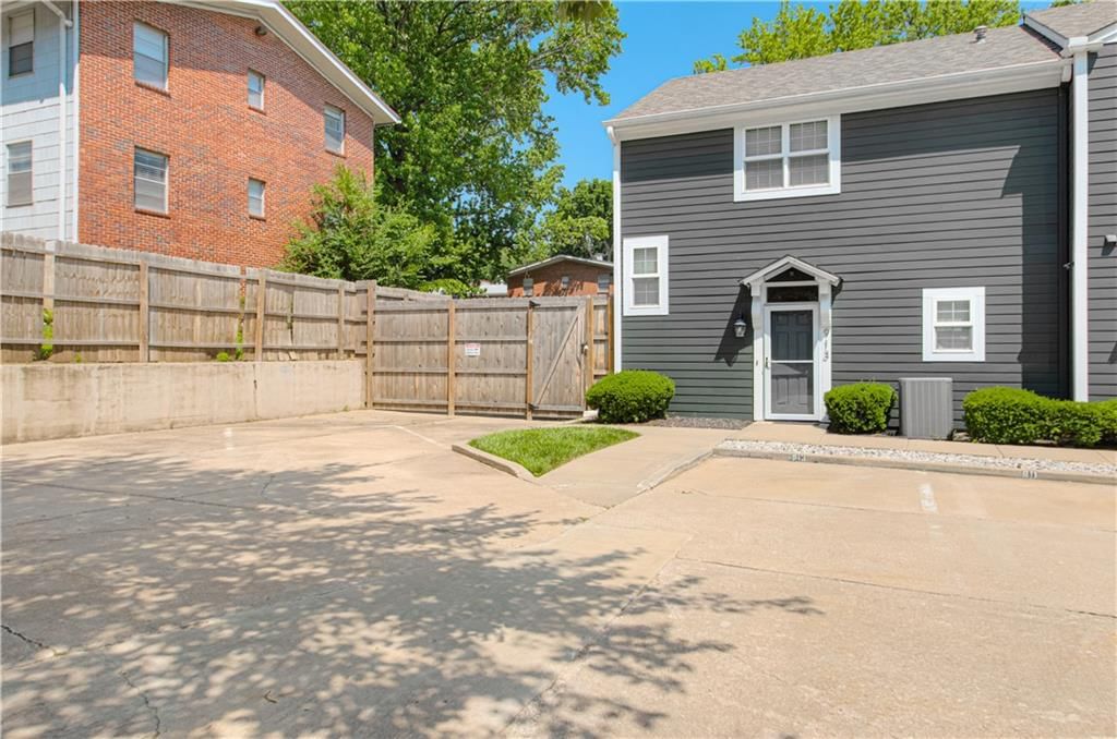 913 W 41st Place — photo 30