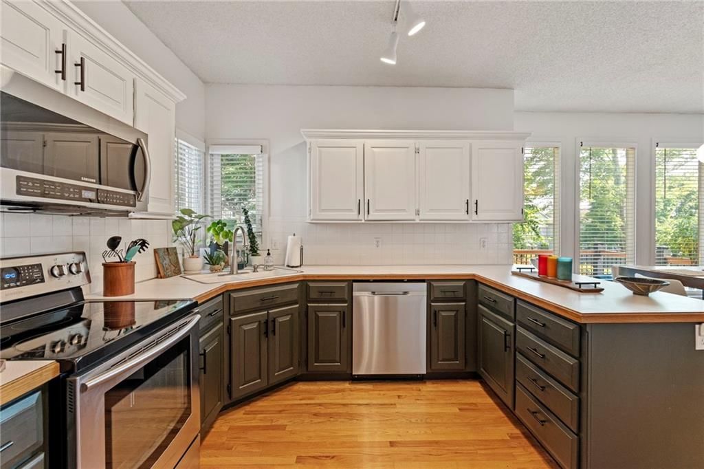9000 W 127th Terrace — photo 11